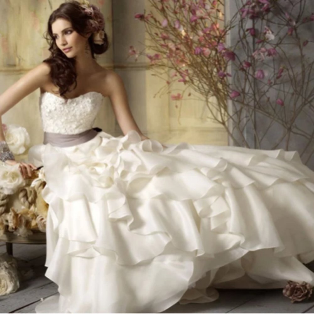Jim Hjelm Wedding Dress